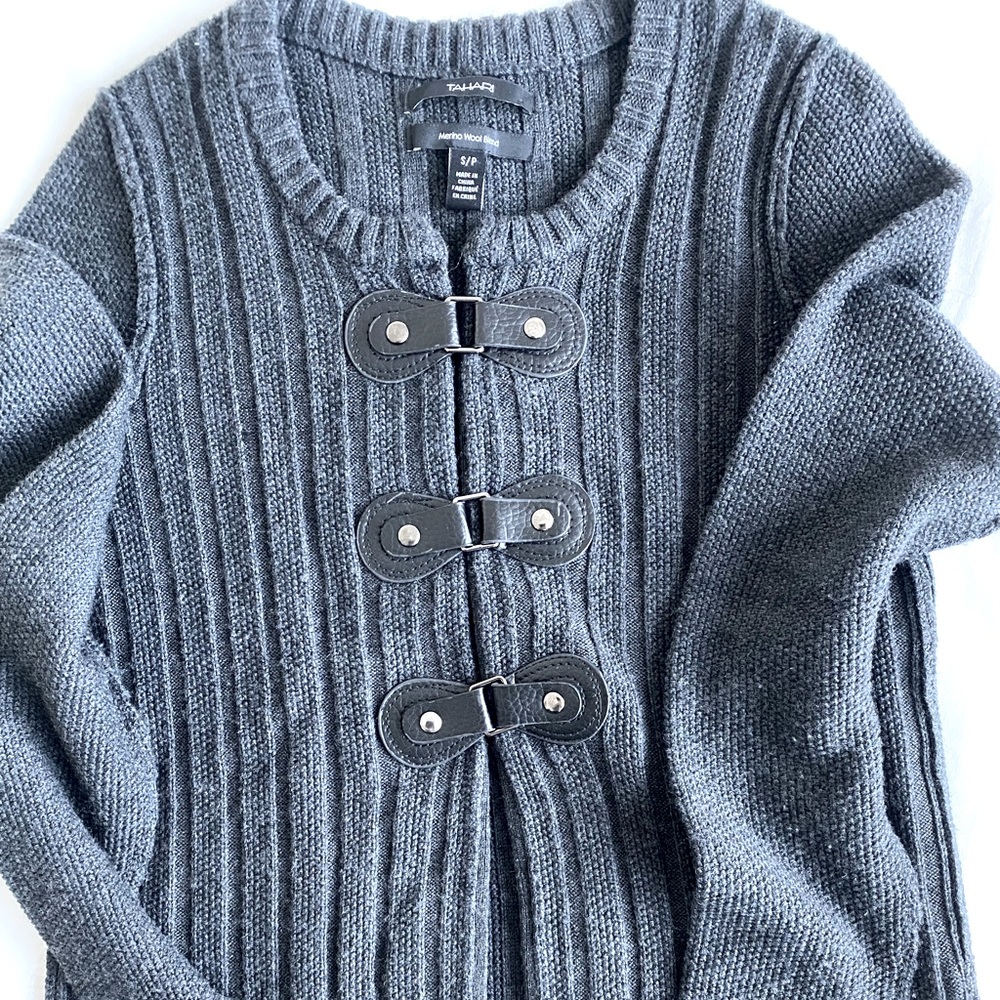 Cute Tahari cardigan jacket in Merino wool